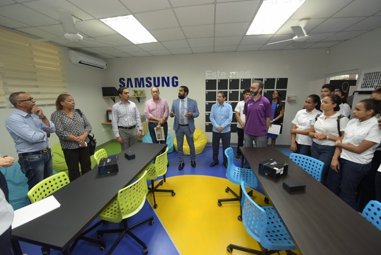 Samsung abrió las puertas de un Espacio de Innovación en las instalaciones del Liceo Científico Dr. Miguel Canela Lázaro